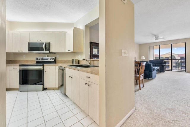 4 of 18 - 100 Uno Lago Dr #404, Juno Beach, FL