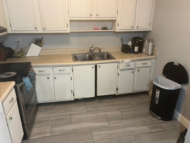 3 of 12 - 810 Lake Shore Dr #39, Lake Park, FL