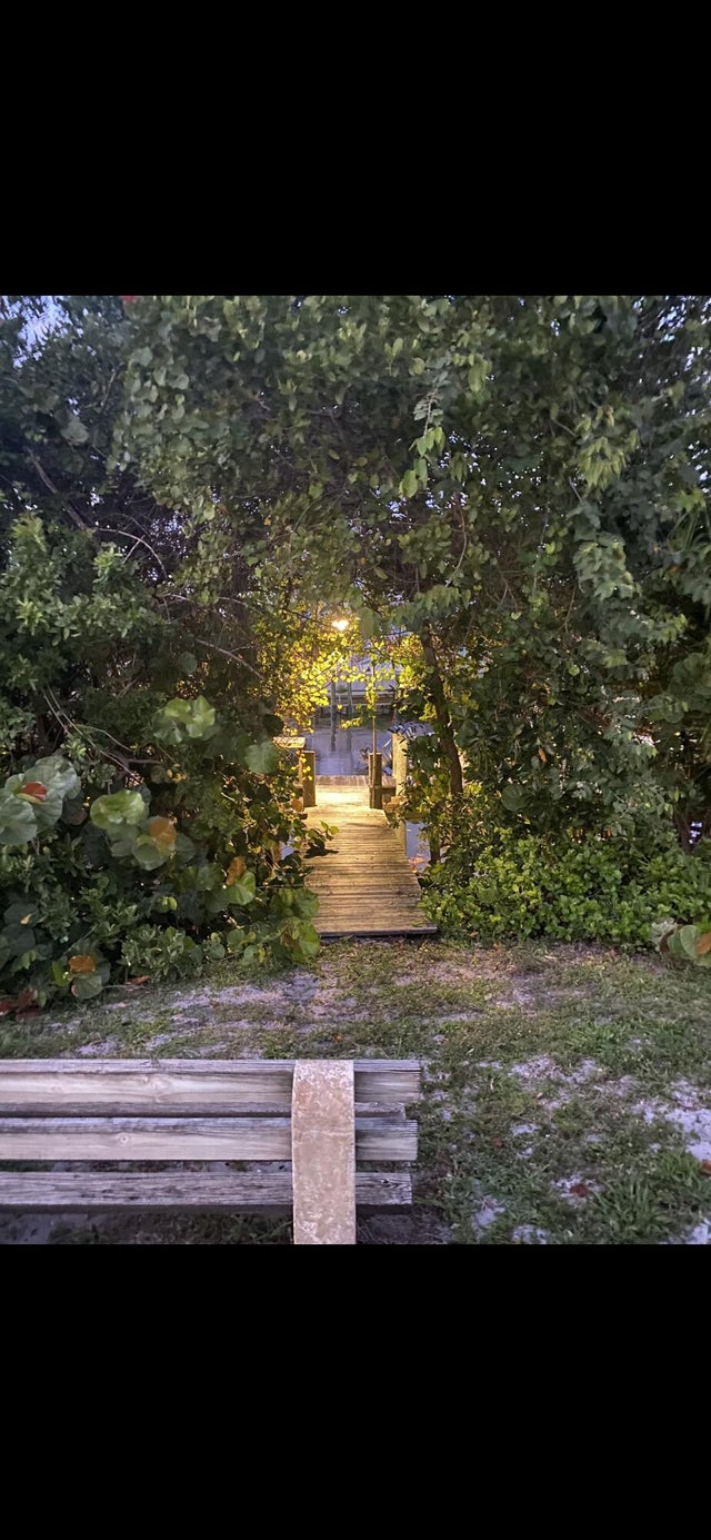 1 of 27 - 733 Hummingbird Wy #5, North Palm Beach, FL