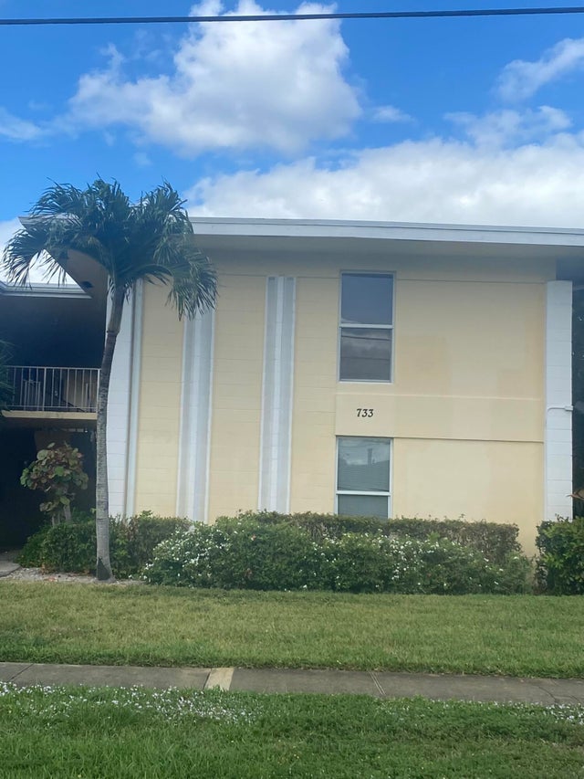 3 of 27 - 733 Hummingbird Wy #5, North Palm Beach, FL