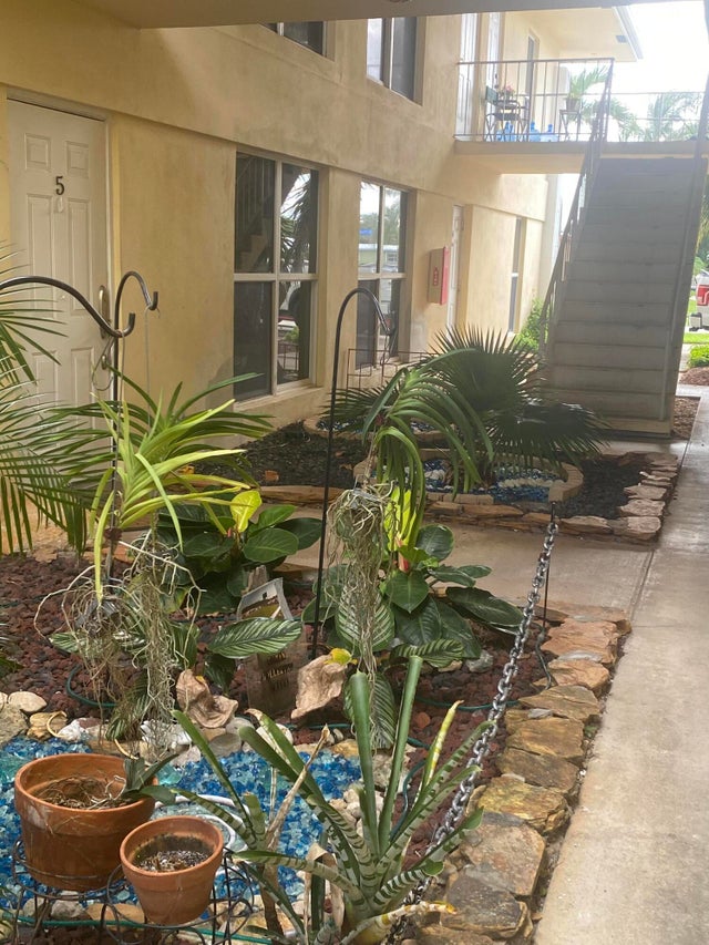 5 of 27 - 733 Hummingbird Wy #5, North Palm Beach, FL