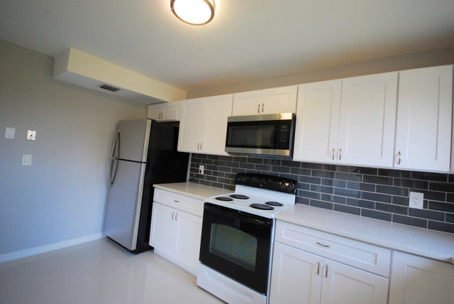 3 of 17 - 5917 Via Vermilya #308, Lake Worth, FL