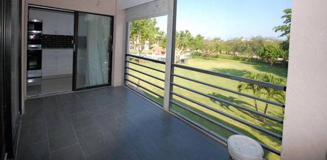 4 of 17 - 5917 Via Vermilya #308, Lake Worth, FL