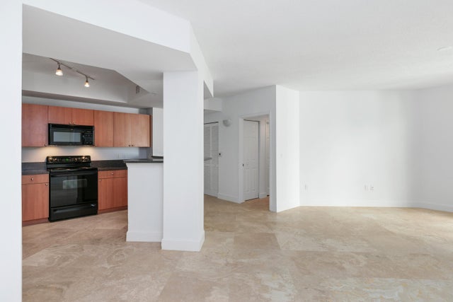 1 of 14 - 630 S Sapodilla Av #316, West Palm Beach, FL