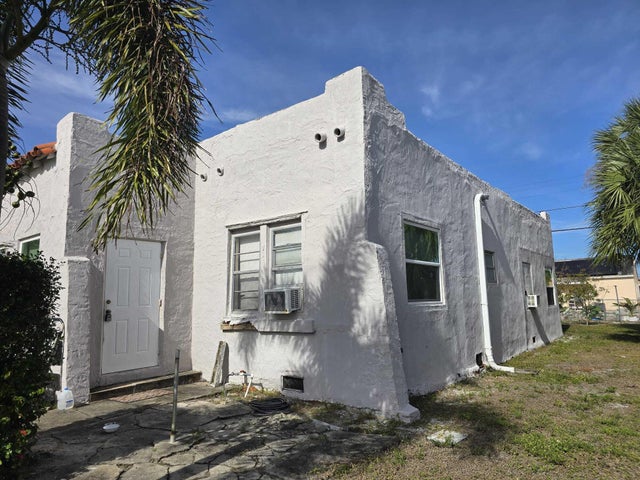 3 of 6 - 717 Selkirk Street, West Palm Beach, FL