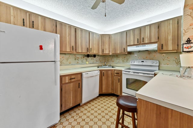 5 of 19 - 303 Pine Ridge Circle #c-2, Greenacres, FL