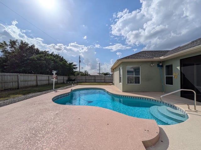 2 of 36 - 302 Sw Log Drive, Port Saint Lucie, FL
