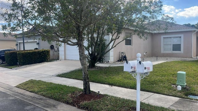 1 of 5 - 252 Sw Manatee Springs Way, Port Saint Lucie, FL