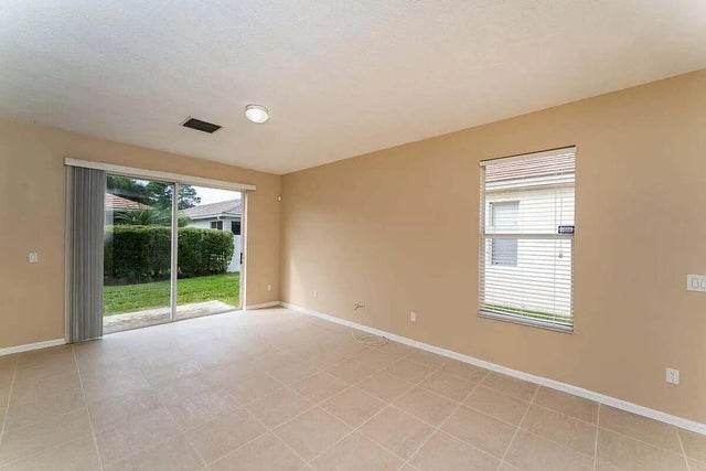 4 of 5 - 252 Sw Manatee Springs Way, Port Saint Lucie, FL