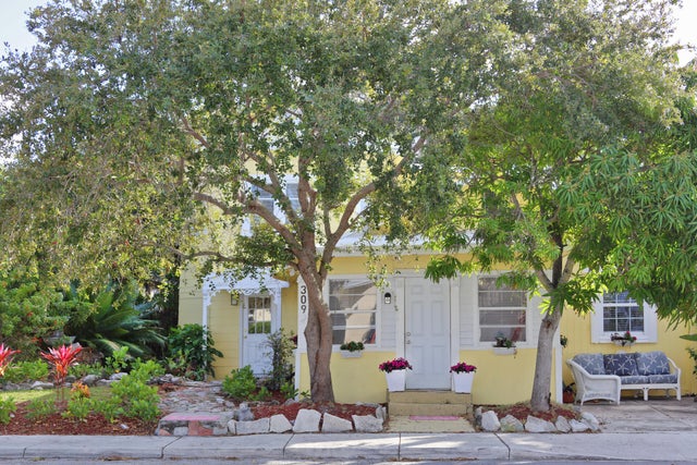 4 of 36 - 309 4th Avenue S, Lake Worth Beach, FL