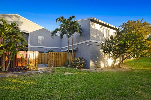 1 of 25 - 30 Crossings Circle #b, Boynton Beach, FL
