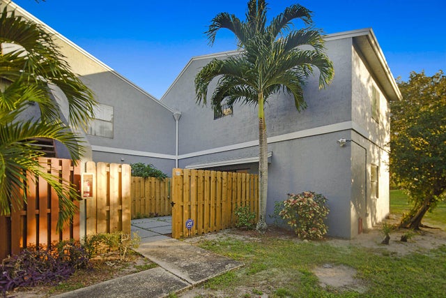 2 of 25 - 30 Crossings Circle #b, Boynton Beach, FL