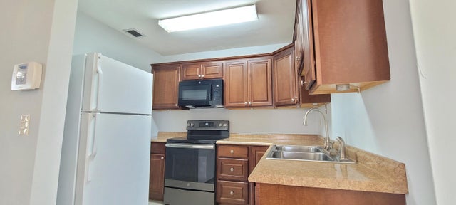 5 of 12 - 1615 W 31st Street, Riviera Beach, FL