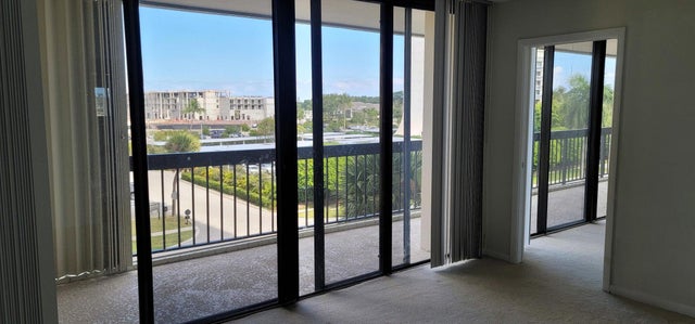 2 of 26 - 2425 Presidential Wy #402, West Palm Beach, FL