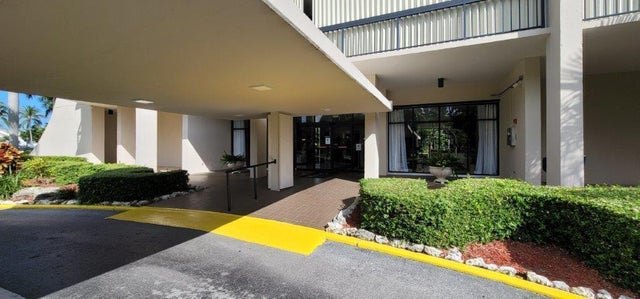 3 of 26 - 2425 Presidential Wy #402, West Palm Beach, FL