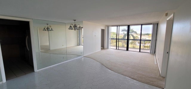 5 of 26 - 2425 Presidential Wy #402, West Palm Beach, FL