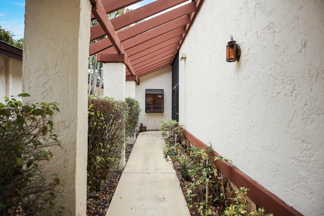 3 of 48 - 4951 Boxwood Circle, Boynton Beach, FL