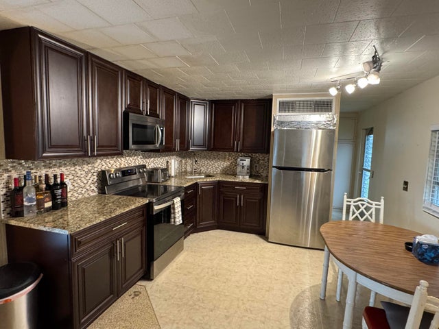 4 of 29 - 8926 Palm St, Boynton Beach, FL