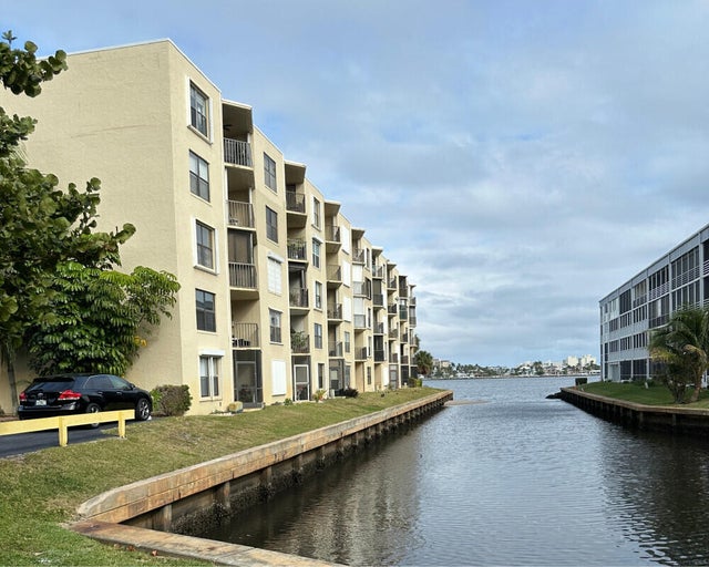 1 of 39 - 896 N Federal Highway #225, Lantana, FL