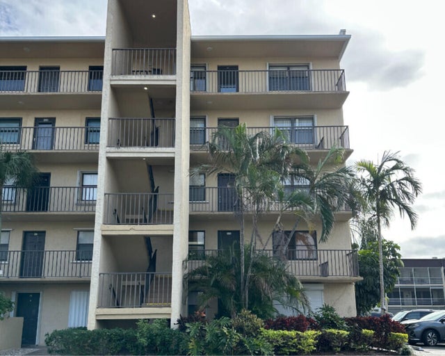 2 of 39 - 896 N Federal Highway #225, Lantana, FL