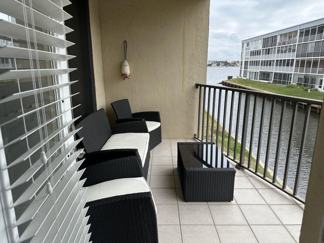 4 of 39 - 896 N Federal Highway #225, Lantana, FL