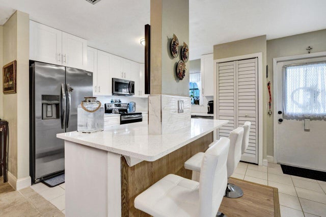 3 of 34 - 854 Salem Lane, Lake Worth, FL