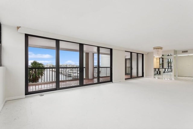 4 of 14 - 400 N Flagler Drive #501, West Palm Beach, FL