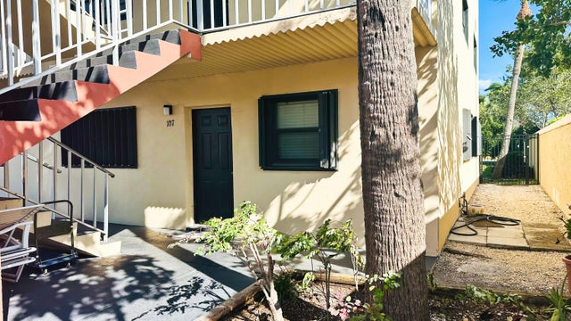 2 of 30 - 701 N Indian River Drive #107, Fort Pierce, FL