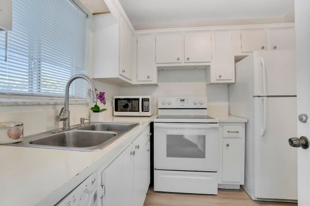 5 of 25 - 2 Garden St #205m, Tequesta, FL