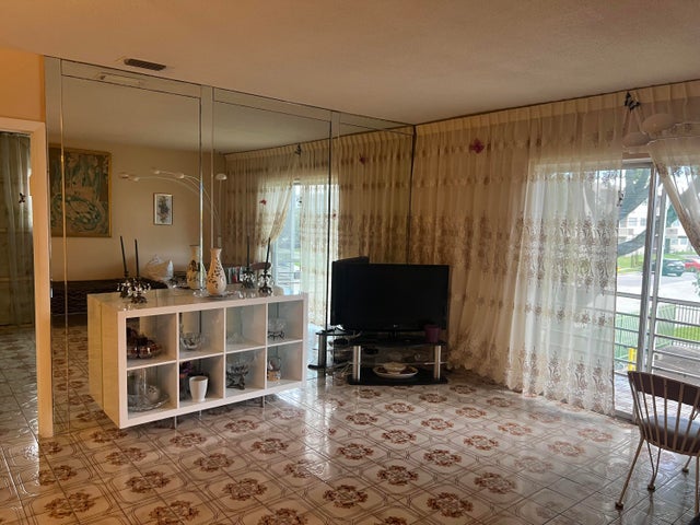 2 of 9 - 16790 Ne 14th Avenue #215, Miami, FL
