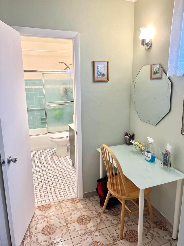 4 of 9 - 16790 Ne 14th Avenue #215, Miami, FL