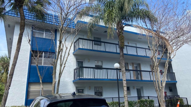 4 of 30 - 3070 Holiday Springs Boulevard #201, Margate, FL