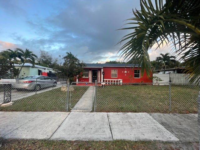 1 of 38 - 3024 Glenwood Rd, West Palm Beach, FL