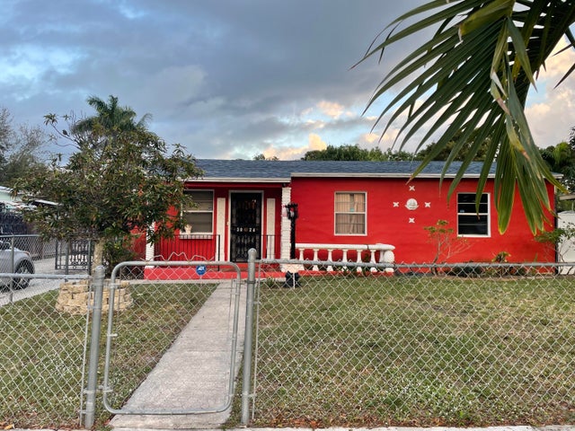 2 of 38 - 3024 Glenwood Rd, West Palm Beach, FL