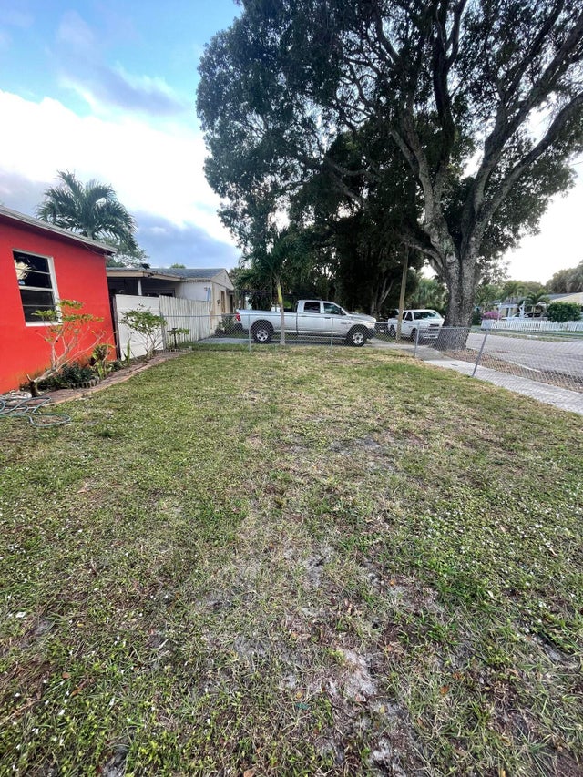 3 of 38 - 3024 Glenwood Rd, West Palm Beach, FL