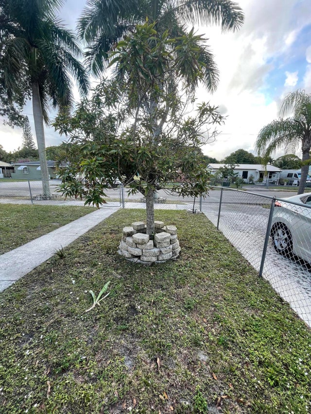 4 of 38 - 3024 Glenwood Rd, West Palm Beach, FL