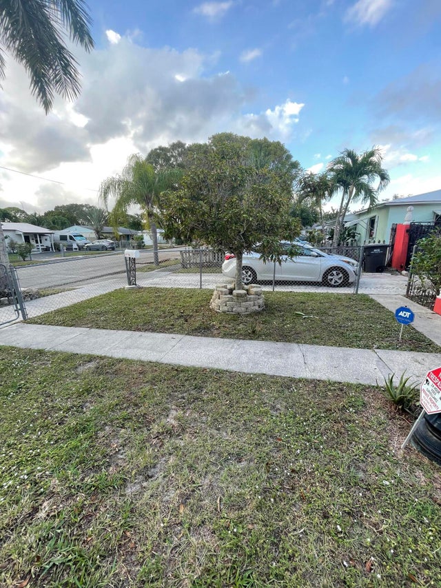 5 of 38 - 3024 Glenwood Rd, West Palm Beach, FL