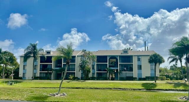 1 of 17 - 1112 Green Pine Boulevard #c1, West Palm Beach, FL