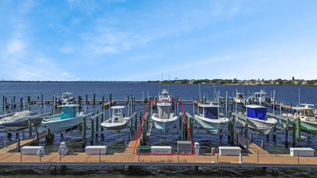 3 of 86 - 2465 Ne Evinrude Circle, Jensen Beach, FL