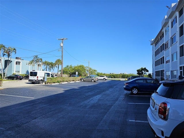 4 of 41 - 1502 S Lakeside Dr #118, Lake Worth Beach, FL