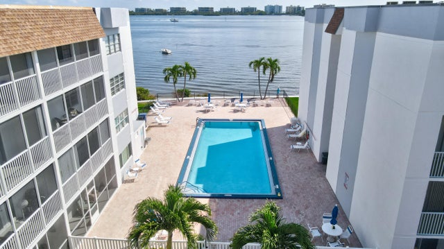 5 of 41 - 1502 S Lakeside Dr #118, Lake Worth Beach, FL