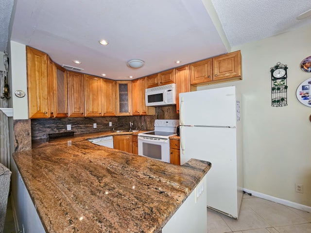 4 of 24 - 131 Somerset G, West Palm Beach, FL