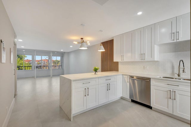 2 of 50 - 4090 Tivoli Ct #208, Lake Worth, FL