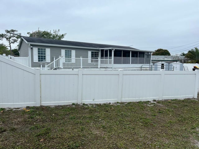 1 of 19 - 1580 Ne Seneca Av, Stuart, FL