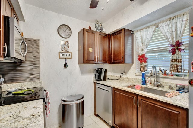 3 of 28 - 12005 Poinciana Blvd #204, Royal Palm Beach, FL