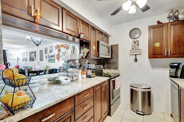 5 of 28 - 12005 Poinciana Blvd #204, Royal Palm Beach, FL