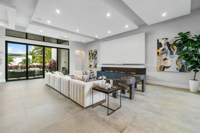 5 of 40 - 315 Ellamar Rd, West Palm Beach, FL