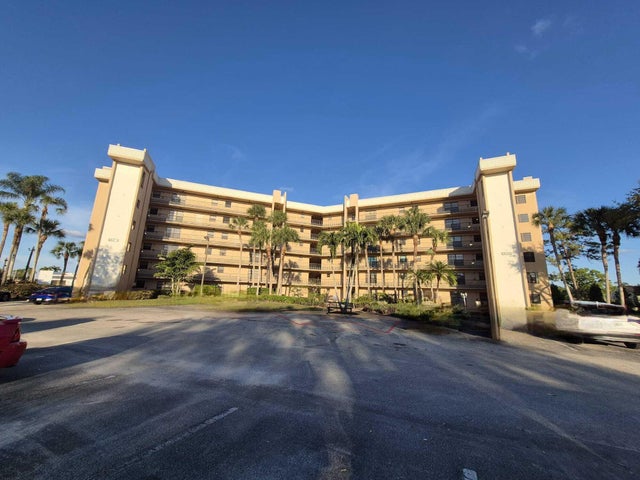 5 of 28 - 4640 Lucerne Lakes Boulevard #304, Lake Worth, FL