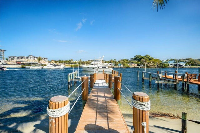 2 of 35 - 714 Sandy Point Lane, North Palm Beach, FL