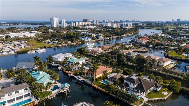 4 of 35 - 714 Sandy Point Lane, North Palm Beach, FL
